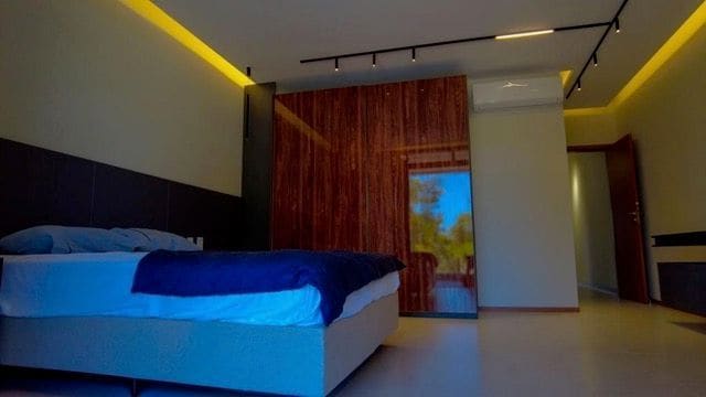 En-suite bedroom with cove lighting