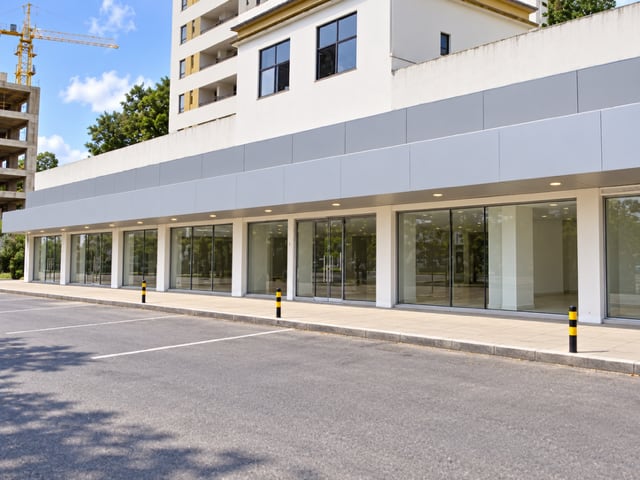 Ground-floor storefronts with glass fronts
