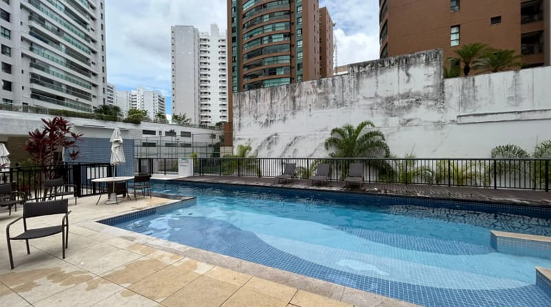 Piscina e área de lazer