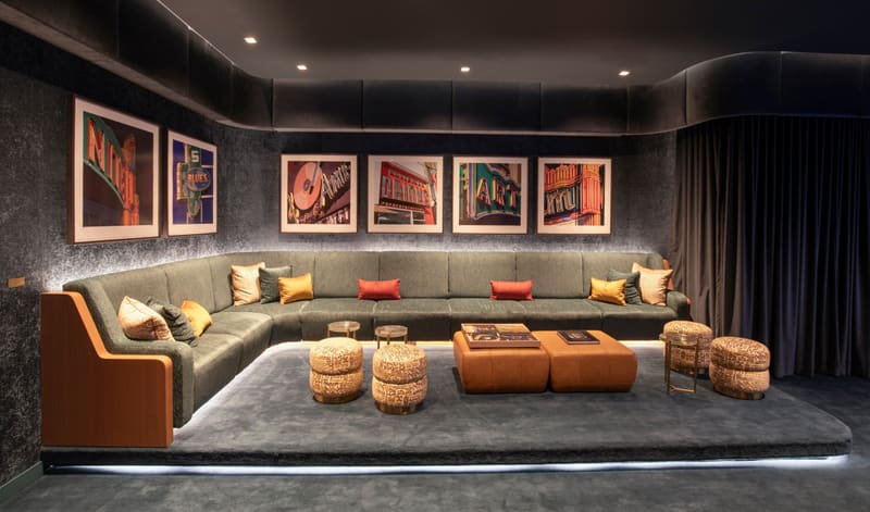 Media lounge