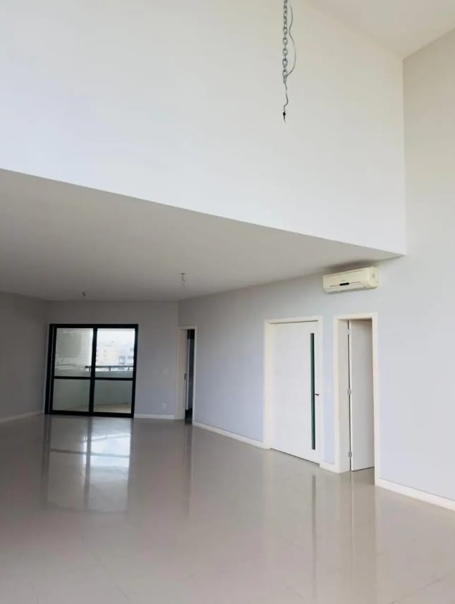 Sala com pé-direito duplo