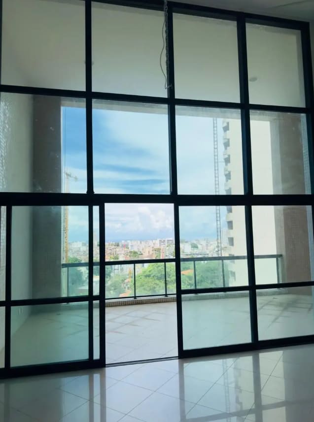 Vista da sala para a varanda