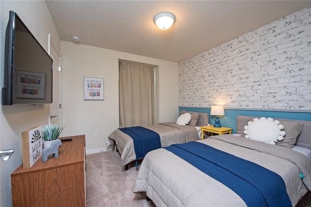 Twin bedroom