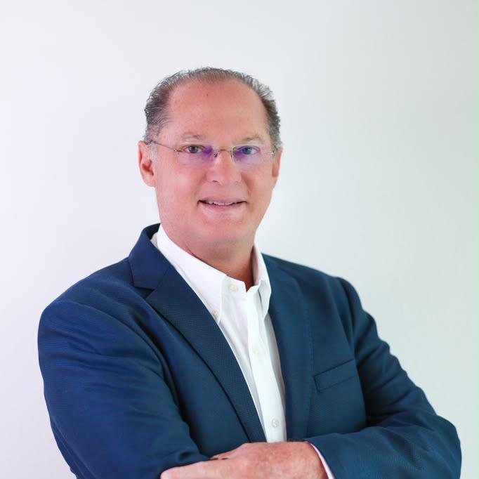 Daniel Muller, agente imobiliário licenciado